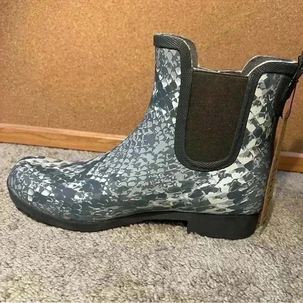 Chooka Women's Snake Print Eastlake Rain Boots Size 6 Gray Booties - Picture 5 of 9